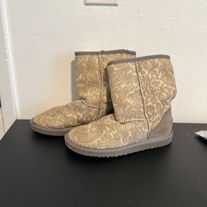 Unique UGG Grey Paisley Midi Boots 7